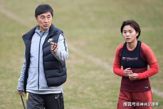 火箭媒体人：詹姆斯22岁总决赛首战16中4 文班可以打消G1投篮焦虑